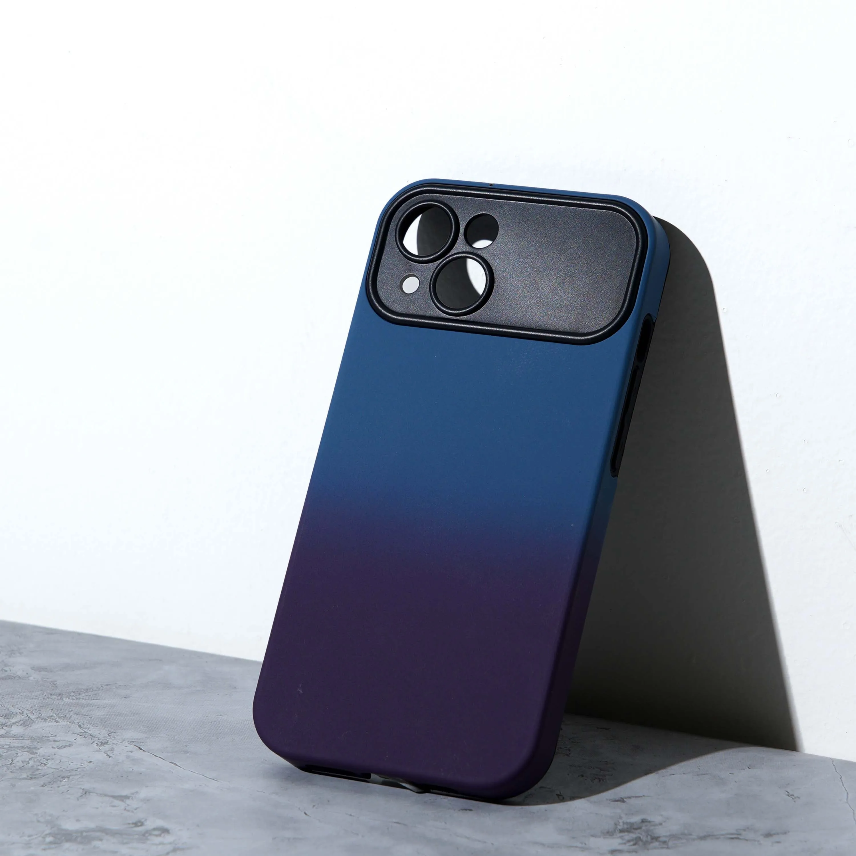 Chokore Minimal Gradient Cover (Dark Blue & Purple) for iPhone